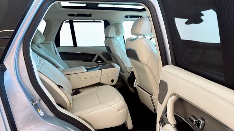 2025 Ny Land Rover Range Rover Ionian Silver - blank finish P550e AWD AUTO PHEV Standard hjulbas SV