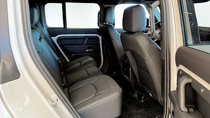 Defender 110 12