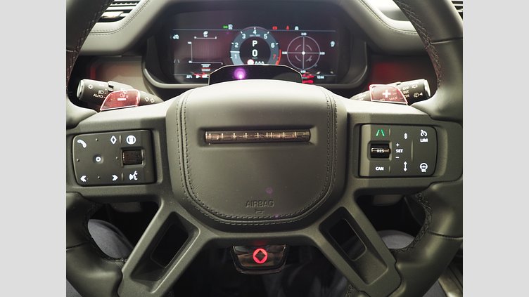 2025 Begagnad Land Rover Defender OCTA Borasco Grey P635 Bensin V8 Mild Hybrid OCTA