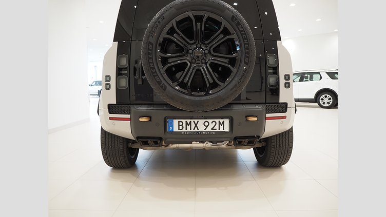 2025 Begagnad Land Rover Defender OCTA Borasco Grey P635 Bensin V8 Mild Hybrid OCTA