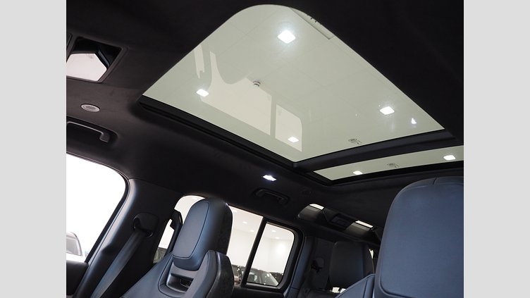 2025 Begagnad Land Rover Defender OCTA Borasco Grey P635 Bensin V8 Mild Hybrid OCTA