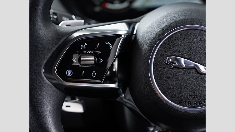 2024 認定中古車 Jaguar E-Pace サントリーニブラック D200マイルドハイブリッド（ディーゼル） R-DYNAMIC SE D200