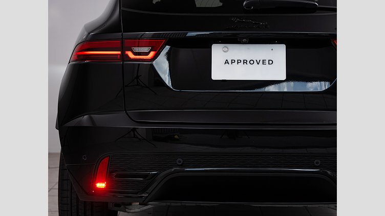 2024 認定中古車 Jaguar E-Pace サントリーニブラック D200マイルドハイブリッド（ディーゼル） R-DYNAMIC SE D200