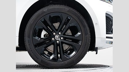 F-Pace 11