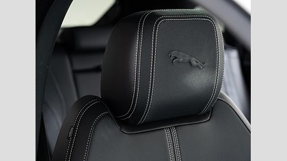 F-Pace 26