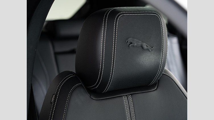 2023 認定中古車 Jaguar F-Pace オストゥーニパールホワイト D204 AWD（オートマチック）MHEV R-DYNAMIC SE