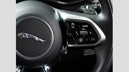 F-Pace 29