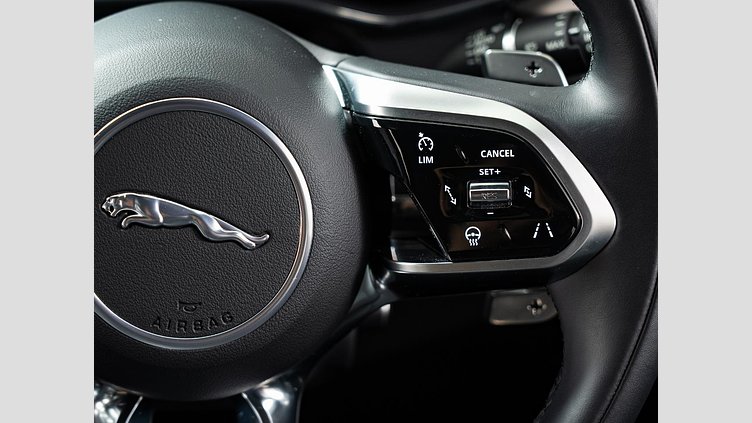 2023 認定中古車 Jaguar F-Pace オストゥーニパールホワイト D204 AWD（オートマチック）MHEV R-DYNAMIC SE
