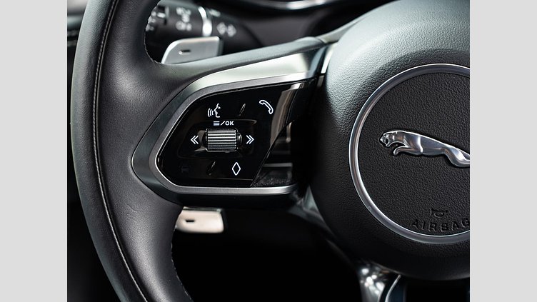 2023 認定中古車 Jaguar F-Pace オストゥーニパールホワイト D204 AWD（オートマチック）MHEV R-DYNAMIC SE