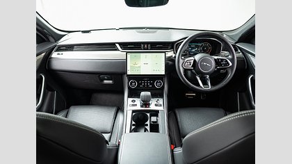 F-Pace 1