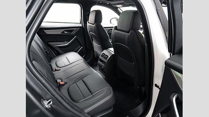 F-Pace 23