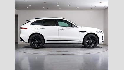 F-Pace 9