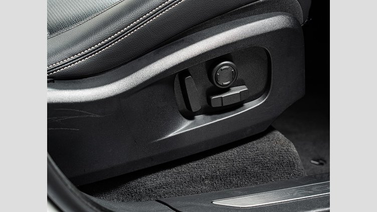 2023 認定中古車 Jaguar F-Pace オストゥーニパールホワイト D204 AWD（オートマチック）MHEV R-DYNAMIC SE
