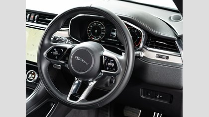 F-Pace 42