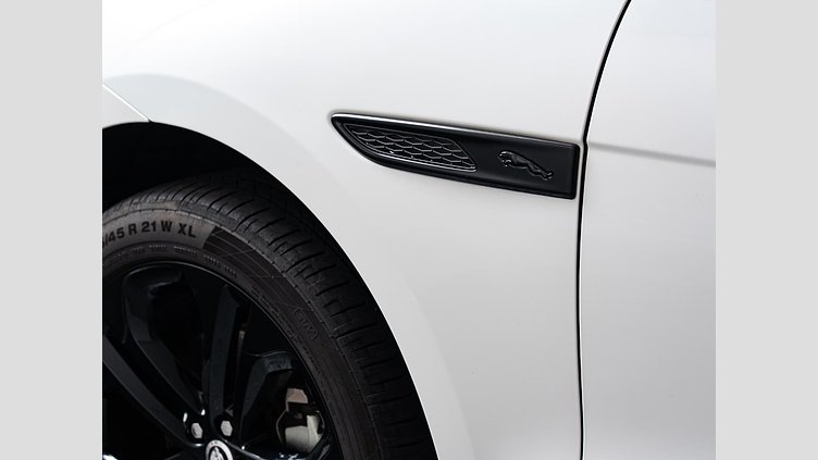 2023 認定中古車 Jaguar F-Pace オストゥーニパールホワイト D204 AWD（オートマチック）MHEV R-DYNAMIC SE