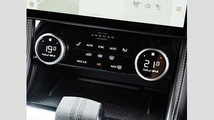 F-Pace 66