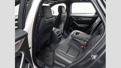 F-Pace 32