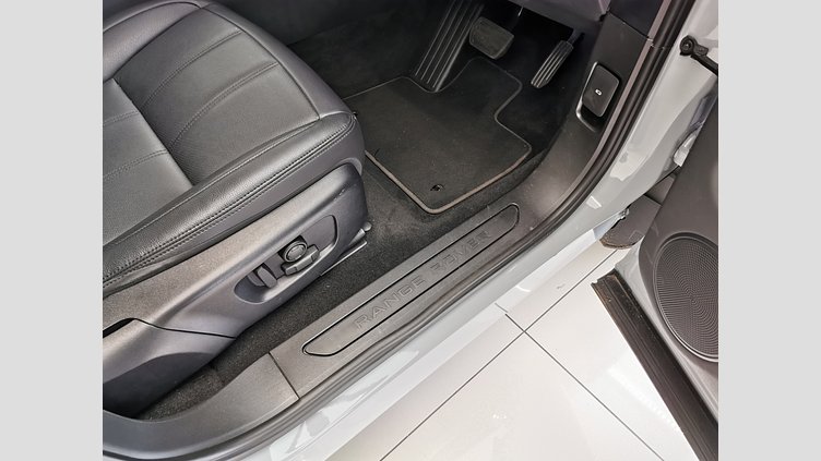 2024 認定中古車 Land Rover Range Rover Evoque アロイオスグレイ D200マイルドハイブリッド（ディーゼル） Standard Wheelbase S