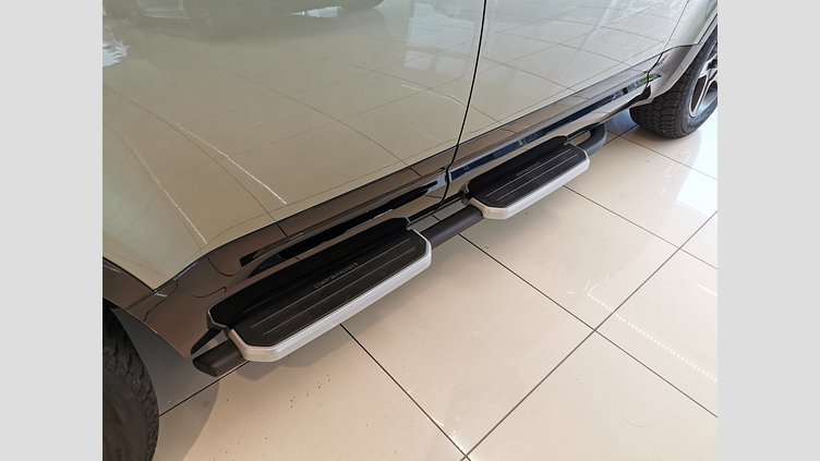 2024 認定中古車 Land Rover Defender 110 パンゲアグリーン P300 AWD（AT） SE