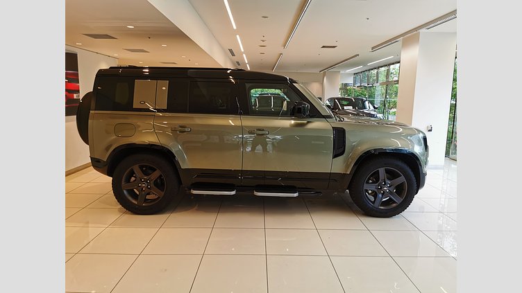 2024 認定中古車 Land Rover Defender 110 パンゲアグリーン P300 AWD（AT） SE