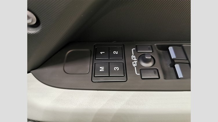2024 認定中古車 Land Rover Defender 110 パンゲアグリーン P300 AWD（AT） SE
