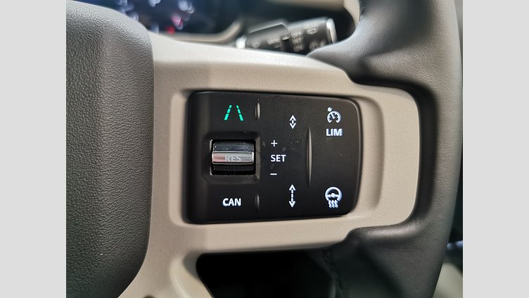 2024 認定中古車 Land Rover Defender 110 パンゲアグリーン P300 AWD（AT） SE