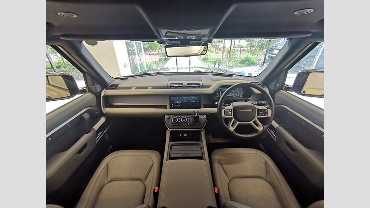 2024 認定中古車 Land Rover Defender 110 パンゲアグリーン P300 AWD（AT） SE