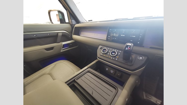 2024 認定中古車 Land Rover Defender 110 パンゲアグリーン P300 AWD（AT） SE