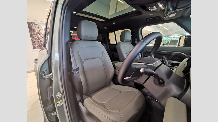 2024 認定中古車 Land Rover Defender 110 パンゲアグリーン P300 AWD（AT） SE