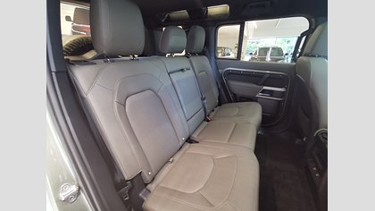 Defender 110 4