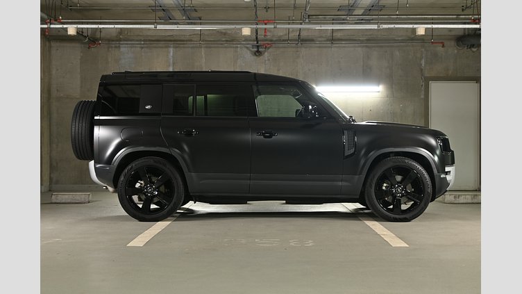 2023 認定中古車 Land Rover Defender 110 サントリーニブラック P300 AWD（AT） SE