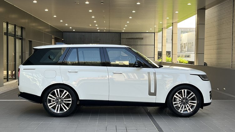 2025 認證中古車 Land Rover Range Rover (1AA) Fuji White 富士山白 P400 汽油 (輕油電混合) 標準軸距 SE