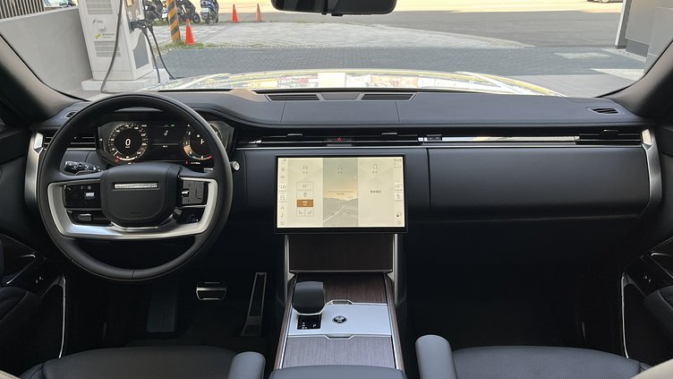 2025 認證中古車 Land Rover Range Rover (1AA) Fuji White 富士山白 P400 汽油 (輕油電混合) 標準軸距 SE