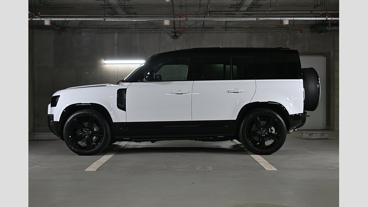 2025 認定中古車 Land Rover Defender 110 フジホワイト D350 ディーゼルマイルドハイブリッド X-Dynamic HSE