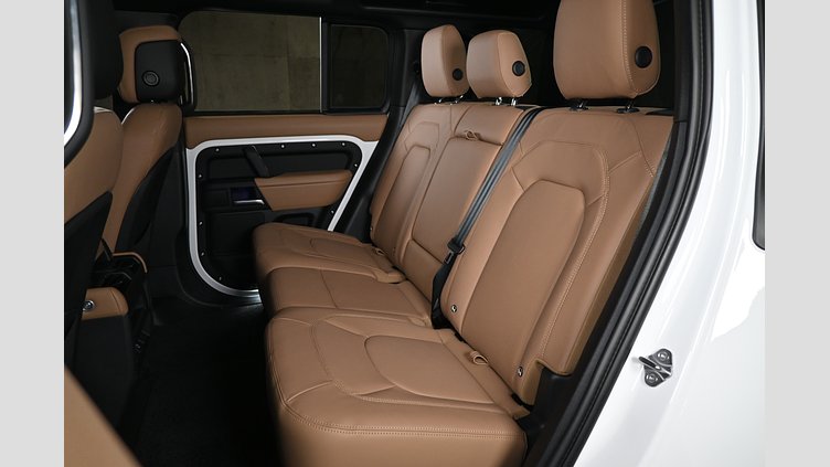 2025 認定中古車 Land Rover Defender 110 フジホワイト D350 ディーゼルマイルドハイブリッド X-Dynamic HSE