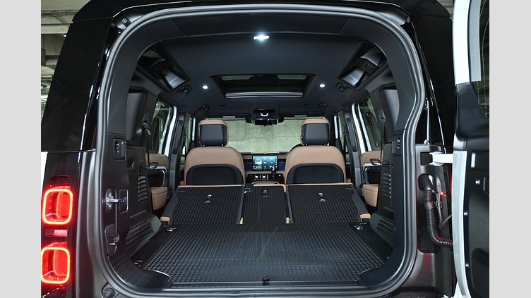 2025 認定中古車 Land Rover Defender 110 フジホワイト D350 ディーゼルマイルドハイブリッド X-Dynamic HSE