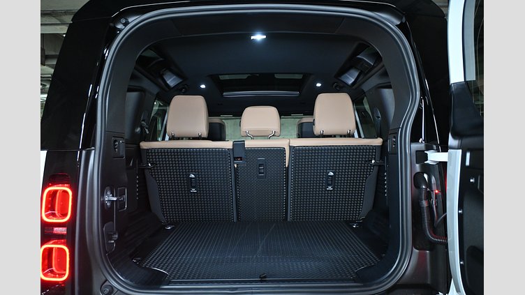 2025 認定中古車 Land Rover Defender 110 フジホワイト D350 ディーゼルマイルドハイブリッド X-Dynamic HSE