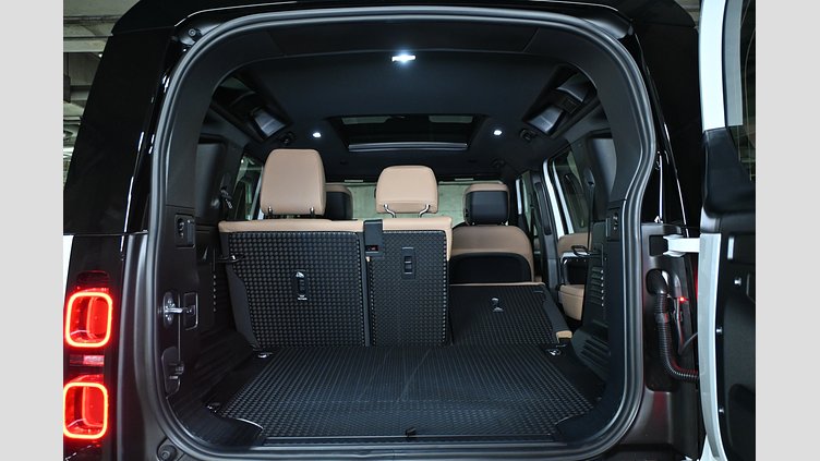 2025 認定中古車 Land Rover Defender 110 フジホワイト D350 ディーゼルマイルドハイブリッド X-Dynamic HSE