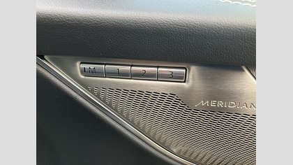 F-Pace 11