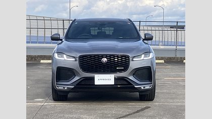 F-Pace 1