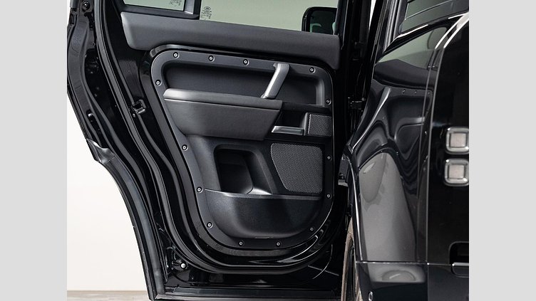 2024 認定中古車 Land Rover Defender 110 サントリーニブラック P525 AWD (AT) V8