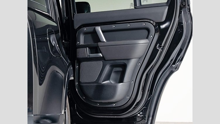 2024 認定中古車 Land Rover Defender 110 サントリーニブラック P525 AWD (AT) V8