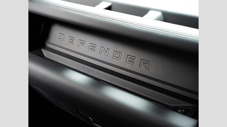 2024 認定中古車 Land Rover Defender 110 サントリーニブラック P525 AWD (AT) V8