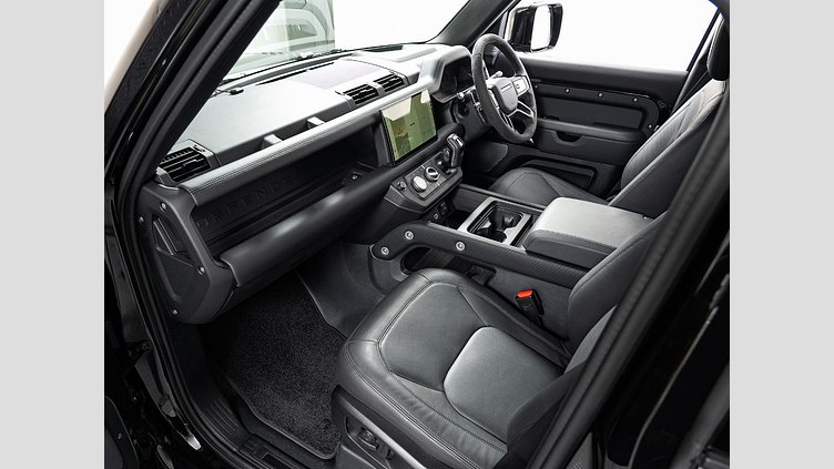 2024 認定中古車 Land Rover Defender 110 サントリーニブラック P525 AWD (AT) V8