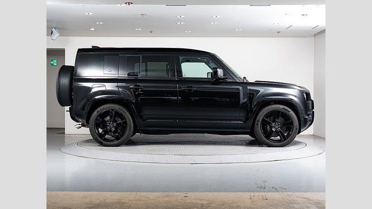 2024 認定中古車 Land Rover Defender 110 サントリーニブラック P525 AWD (AT) V8