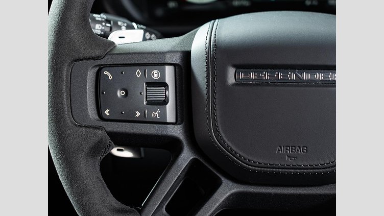 2024 認定中古車 Land Rover Defender 110 サントリーニブラック P525 AWD (AT) V8