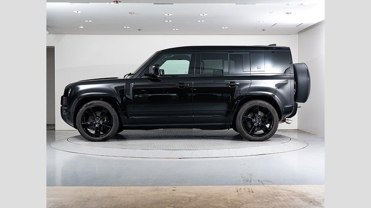 2024 認定中古車 Land Rover Defender 110 サントリーニブラック P525 AWD (AT) V8