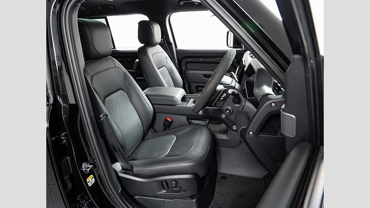 2024 認定中古車 Land Rover Defender 110 サントリーニブラック P525 AWD (AT) V8