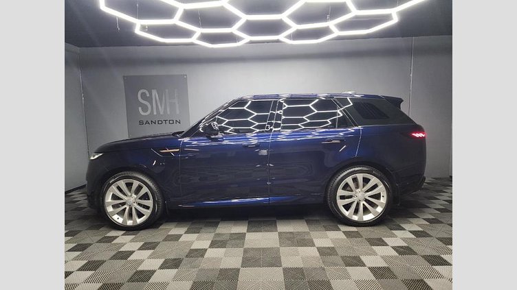 2022 Approved Land Rover Range Rover Sport Portofino Blue 2023 Portofino Blue Range Rover Sport D350 Dynamic HSE with only 33 500km on the clock, powered by a 3.0L Turbo Diesel Inline-6 Mild Hybrid (MHEV) engine delivering 258kW and 700Nm through an 8-speed automatic AWD system, D350 Dynamic HSE
