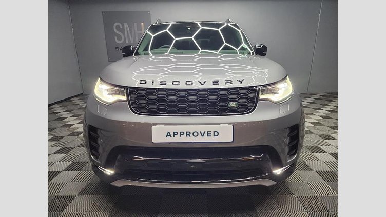 2025 Approved Land Rover Discovery Eiger Grey The 2025 Land Rover Discovery D350 Dynamic SE in stunning Eiger Grey with Black Pack has only 20,550km on the clock and offers the perfect balance of luxury, performance, and versatility with its 7-seat configuration. D350 Dynamic SE